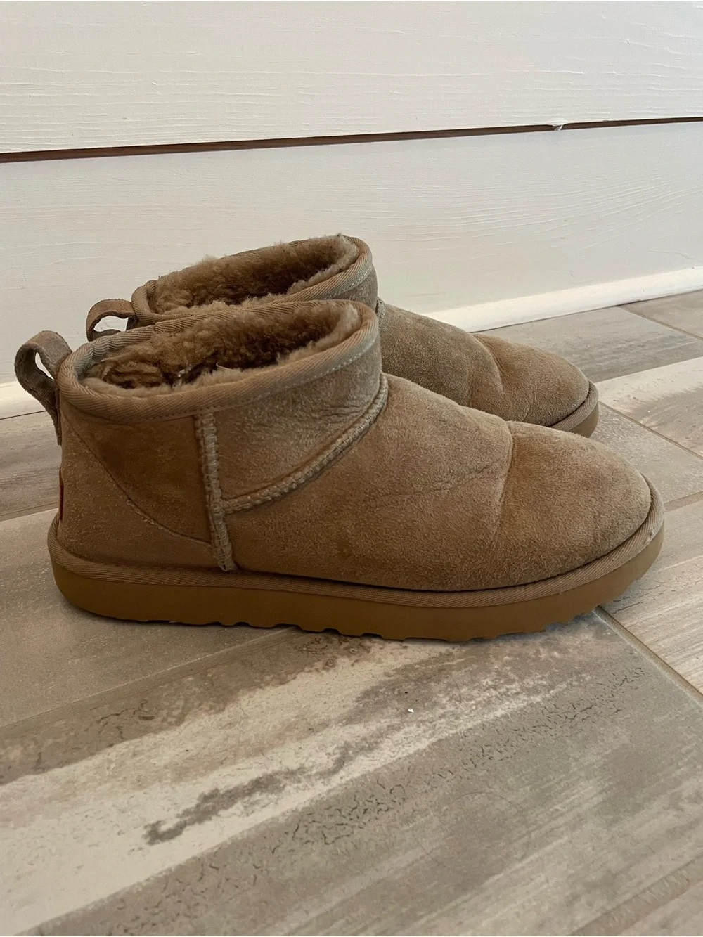 Ugg Ultra Mini Women’s Size 9